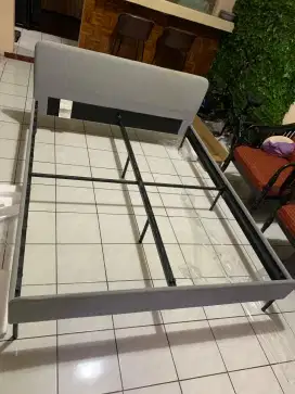 Dipan ranjang IKEA