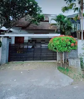 Villa Tropis Strategis Taman Mumbul Jimbaran Bali