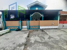 Rumah nyaman strategis dekat jalan raya adi sucipto colomadu