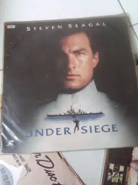 Piringan aneka kaset laser disc