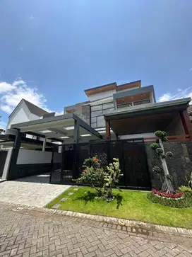 Dijual Cepat Rumah Mewah Baru Araya dekat Bandara, Exit Tol Malang