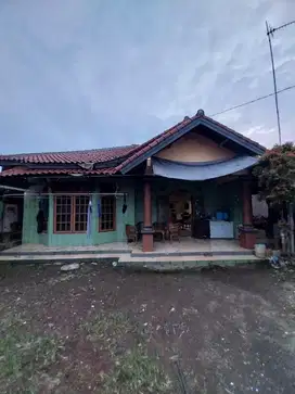 Dijual rumah pinggir Jalan Mercedes Benz Cicadas