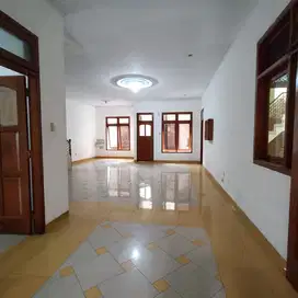 DISEWAKAN RUMAH RAPI BAGUS BERSIH GRAHA MAS PEMUDA JAKTIM (FC)