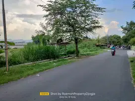 Tanah Istimewa  dekat Candi Prambanan