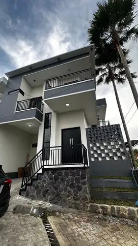 rumah villa mewah modern tengah kota batu