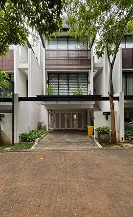 Gated townhouse Quantum Serenia Hills modern semi furnish 3lt (126 m2)
