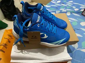 Sepatu bulutangkis size 42 Astec masih baru lokasi Makassar