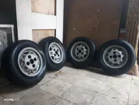 Pelek dan Ban Mobil