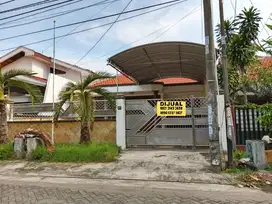 Rumah Bagus seperti Baru di Kutisari, Lokasi Strategis dekat UK Petra