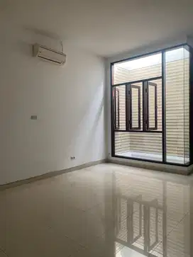 JUAL CEPAT! Rumah Siap Huni Hadap Selatan di Agung Permai, Bisa Nego