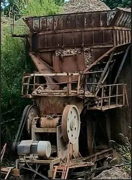 1 set Plant Stone Crusher Bekas kapasitas 80-100 Ton per Jam MURAH