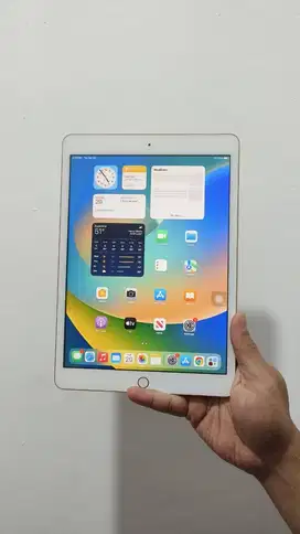 Jual ipad 8 128gb Gold 3,5 nego santai