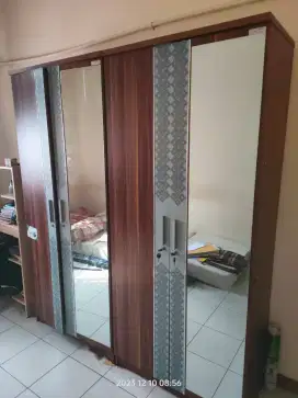 Jual lemari pakaian bekas