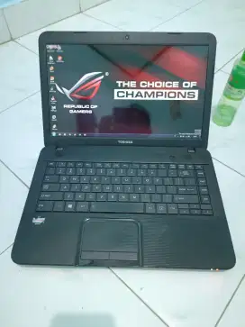 Laptop Toshiba E1 Slim editor game wind10