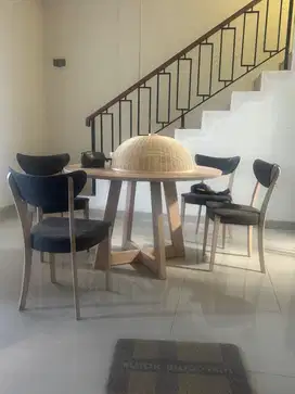 Kursi dan Meja makan
