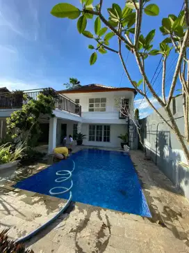 Di jual vila 2 LT ada kolam renangnya lokasi Megamendung Cisarua Bogor