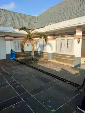 RUMAH LUAS GARASI BESAR TINGGAL HUNI SEMI PURNISHED DI CIKONENG