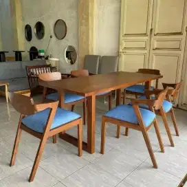 Perajin kursi cafe