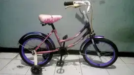 Dijual sepeda mini ATLANTIS anak msih bgus ban msih tebal tinggal pkai