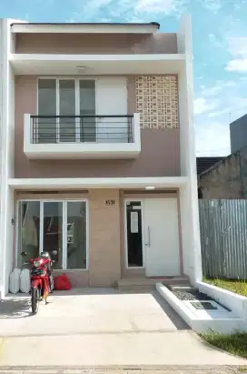 Disewakan Rumah (Newly Renovated) 2 Lantai di Serpong
