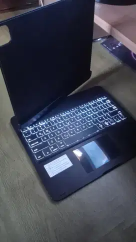 Magic keyboard wearless rotate bekas iPad pro 12.9