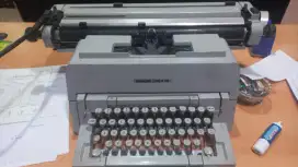 Mesin ketik manual 18