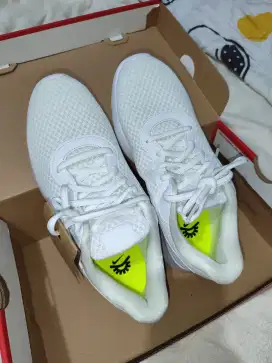 Sepatu nike tanjun flyease pria uk. 41