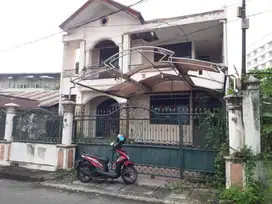 Rumah di jl Sudirman tengah kota Pekanbaru masuk jl Sariamin