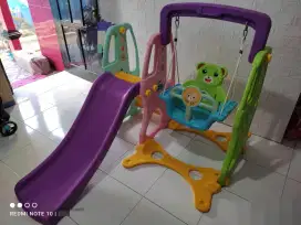 Di jual perosotan dan ayunan bisa buat anak setahun hingga lima tahun
