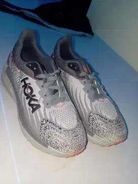 Sepatu Running Hoka || masih mulus || bahan bagus || empuk