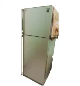Kulkas Sharp plasma cluster dua pintu