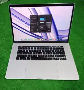 Macbook Pro 2018 15inch i7 16/256 Silver Touchbar Dual VGA mulus murah