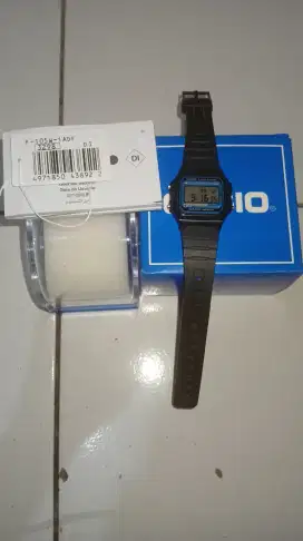 Casio F-105W-1ADF
