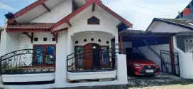Disewakan rumah di lingkungan tenang, cocok untuk keluarga muda