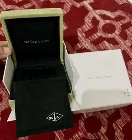 Van Cleef & Arpels Earring Box VCA Original Jewelry