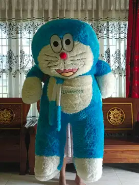 boneka doraemon jumbo