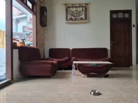 1 Set Sofa Keluarga (Termasuk Meja)