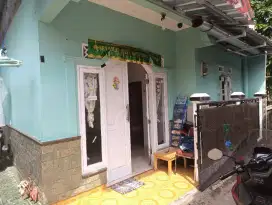 Rumah dengan fasilitas di dalamnya