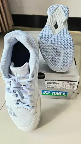 Yonex Aerus Z2 wide Blue light size 40