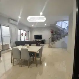 Rumah Pik Golf Island uk. 10x15m, Furnished rapi bagus
