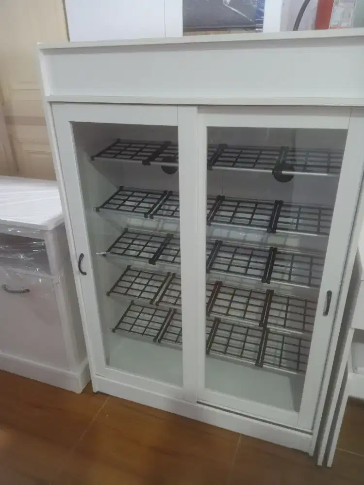 Rak sepatu 3 pintu