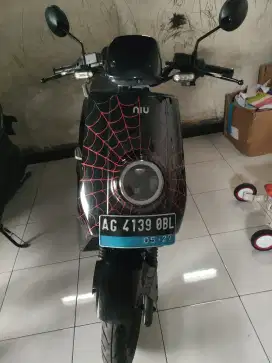 Niu nqi sport hitam