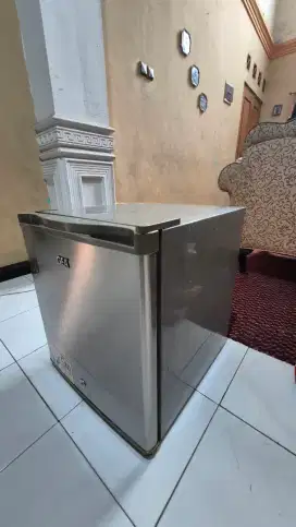 KULKAS MINI GEA ISTIMEWA MURAH BISA NEGO