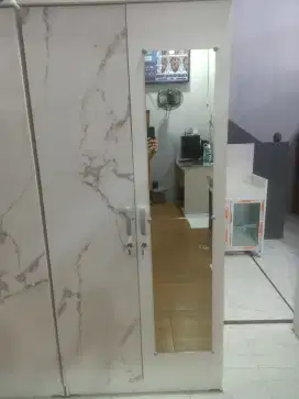 Lemari pakaian 2 pintu
