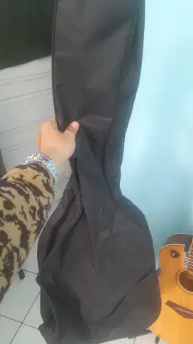 Gitar kondisi masih baru
