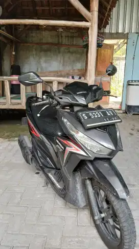 Honda Vario 2016, hitam strip merah