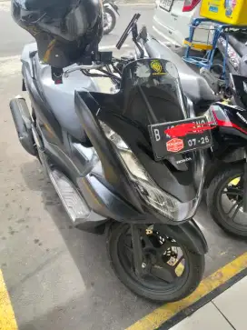 Dijual motor PCX Tahun 2021 warna hitam doof