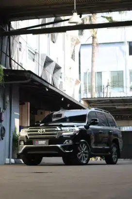 Toyota Labd Cruiser VXR 200 2017 Hitam