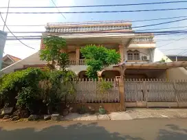 Jual Rumah bagus lokasi sangat strategis di Kebayoran Lama cocok usaha