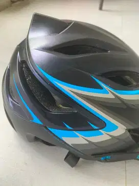 Helm Sepeda Gunung